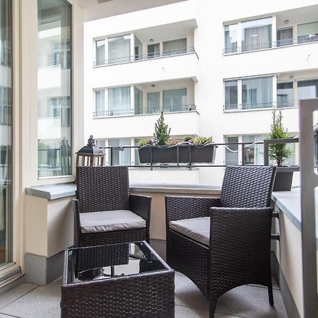 Apartment With Balcony Прага Екстериор снимка