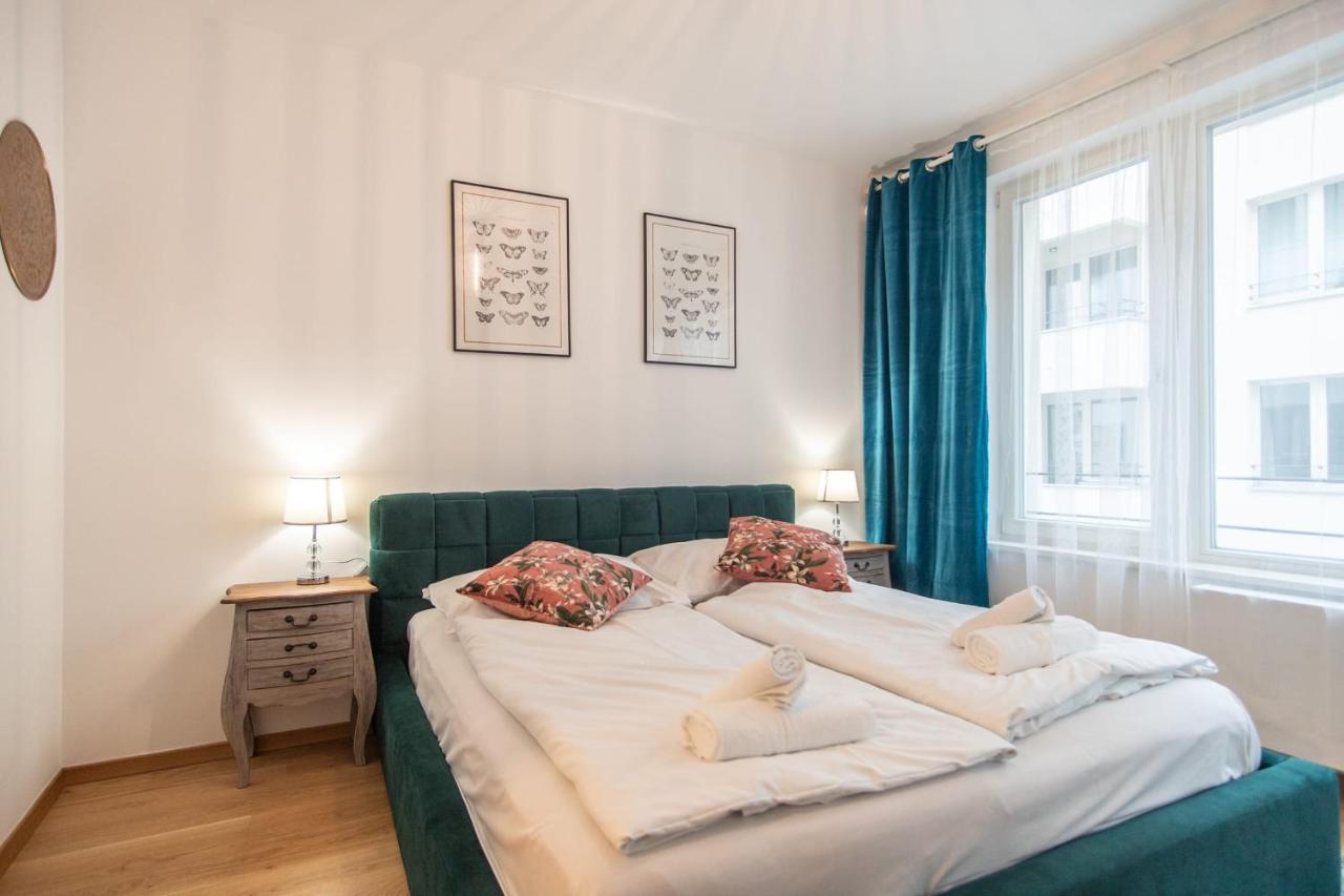 Apartment With Balcony Прага Екстериор снимка