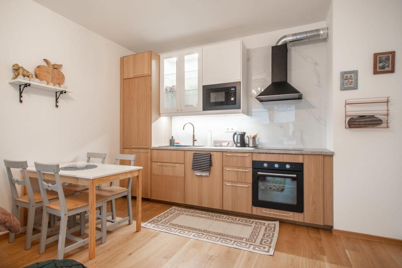 Apartment With Balcony Прага Екстериор снимка