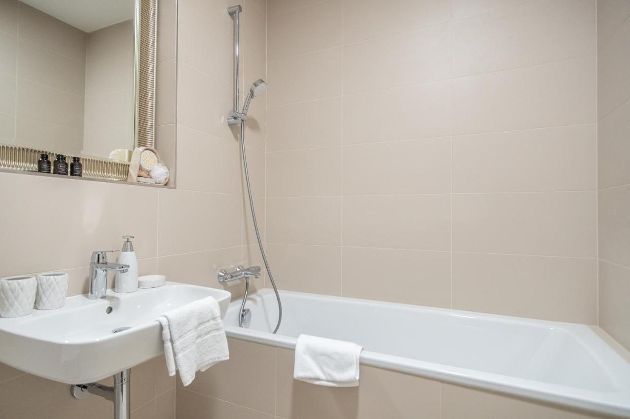 Apartment With Balcony Прага Екстериор снимка
