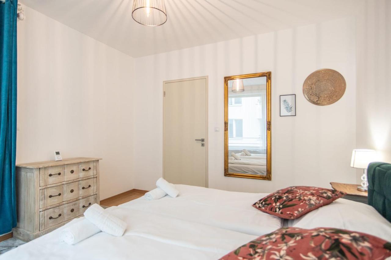 Apartment With Balcony Прага Екстериор снимка