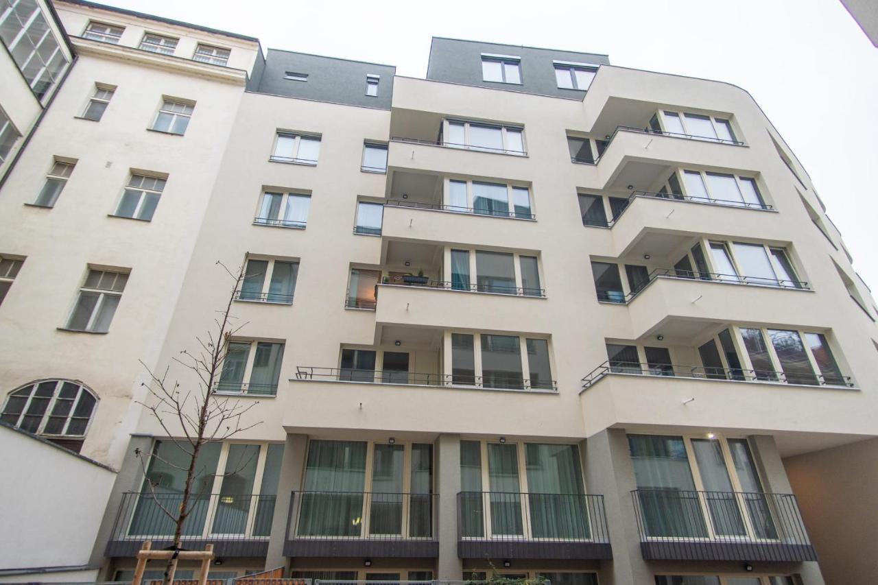 Apartment With Balcony Прага Екстериор снимка