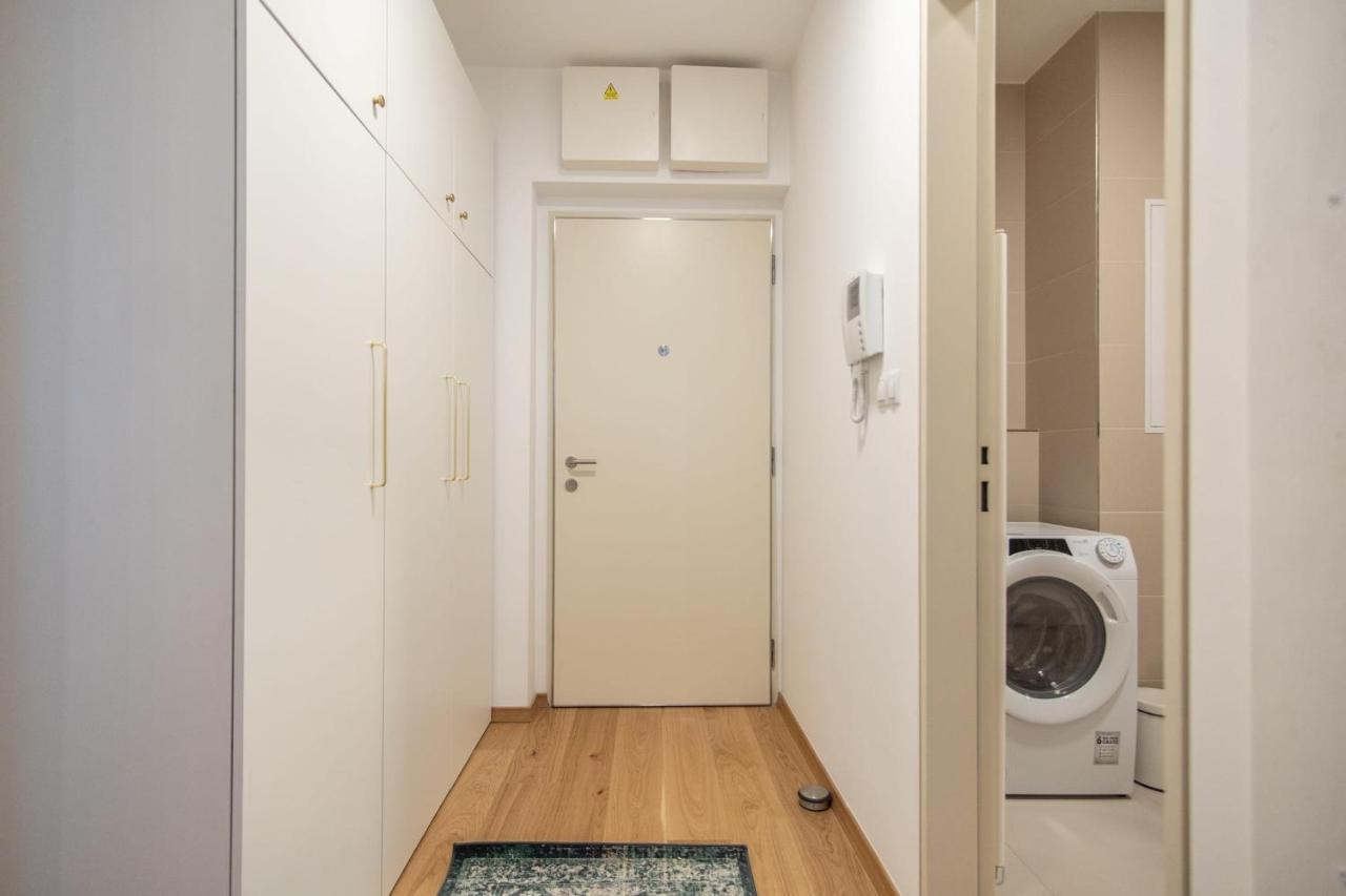 Apartment With Balcony Прага Екстериор снимка