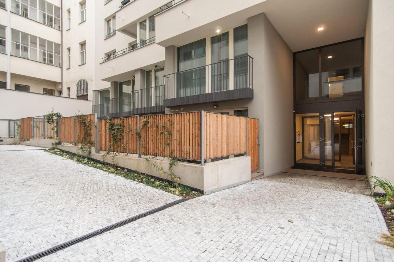 Apartment With Balcony Прага Екстериор снимка