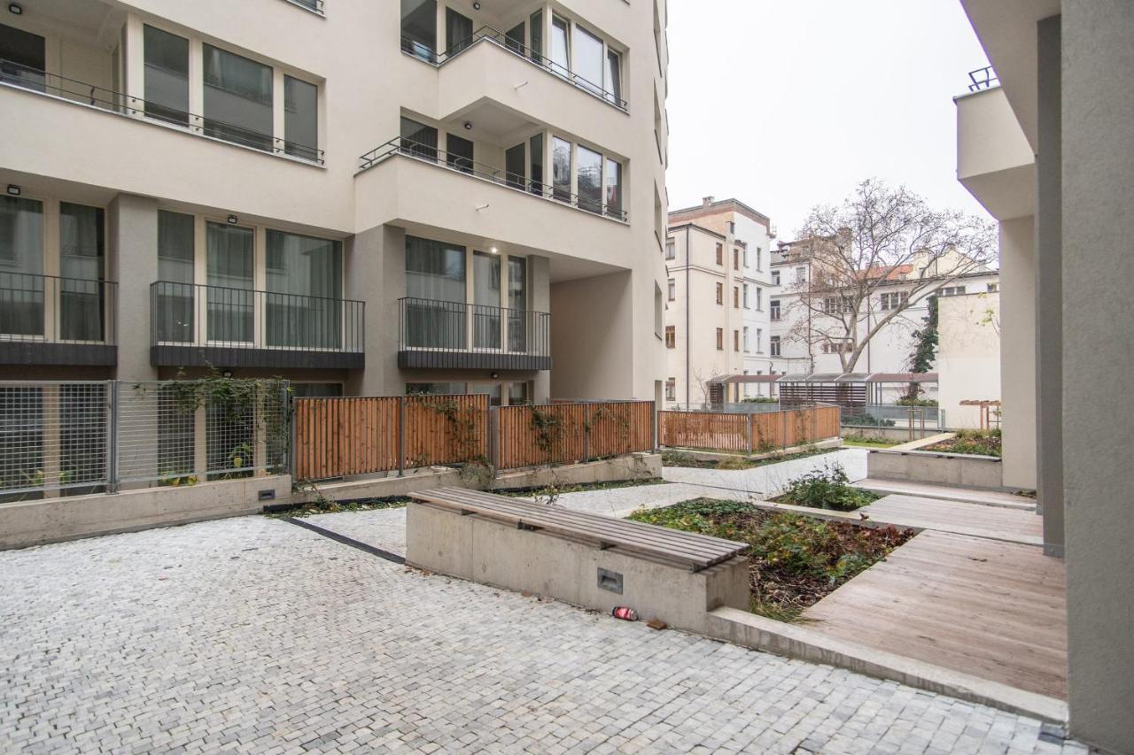 Apartment With Balcony Прага Екстериор снимка